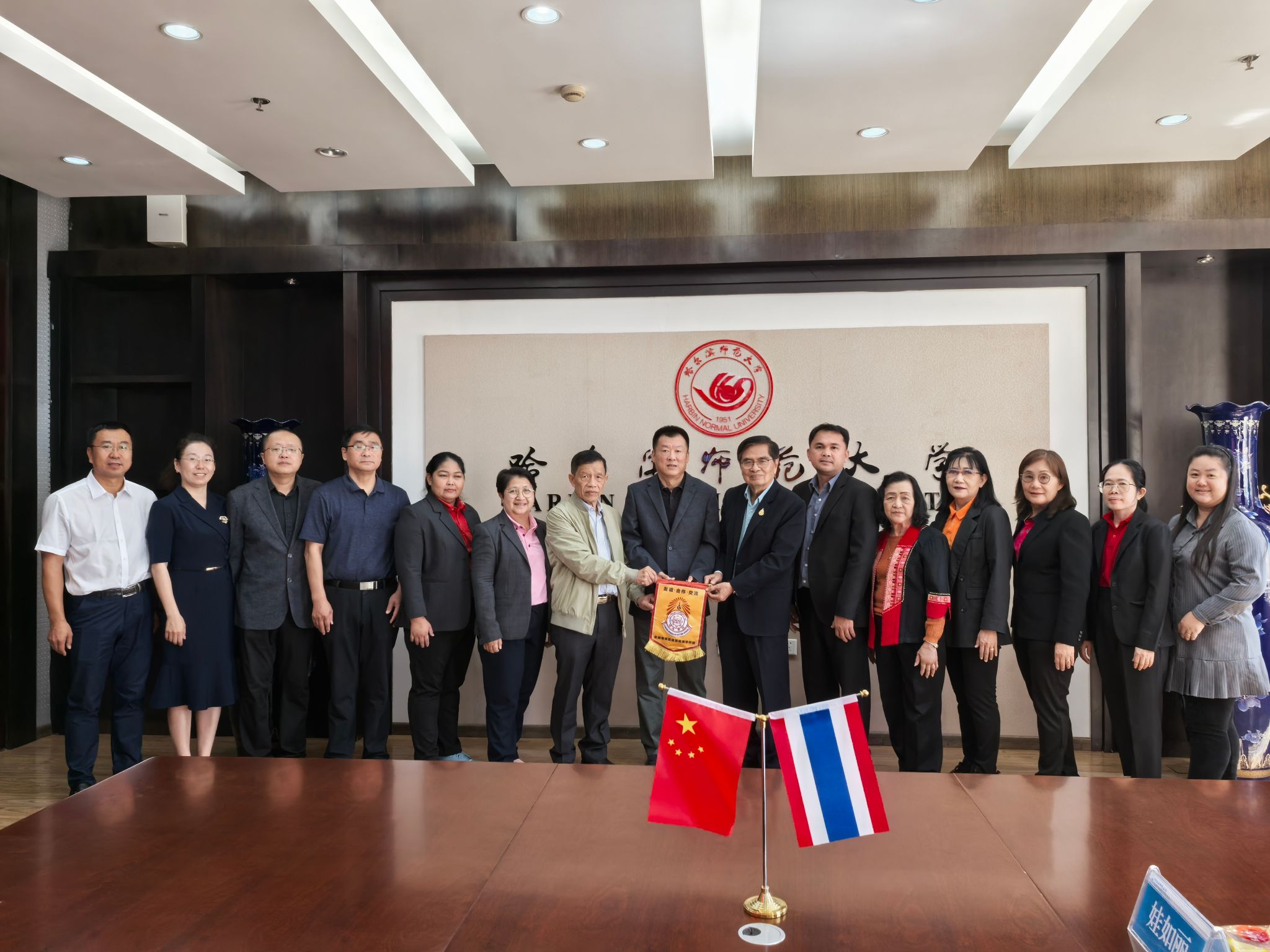 图3会谈后合影.jpg